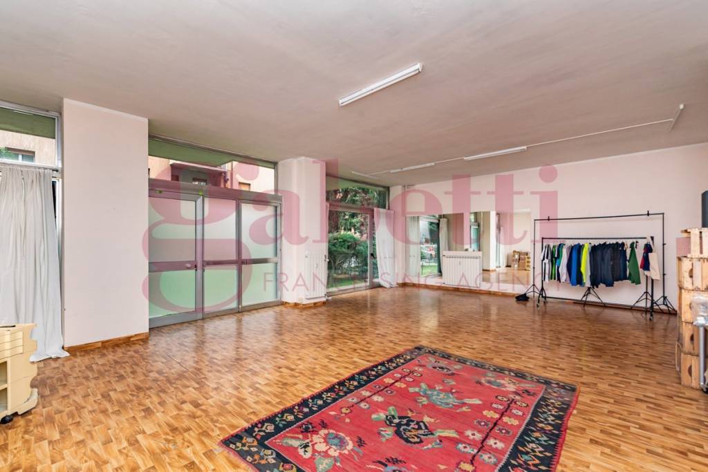 negozio in vendita a Bergamo in zona Borgo Palazzo