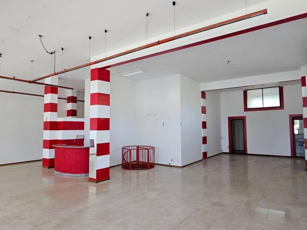 negozio in vendita a Bergamo in zona Borgo Palazzo