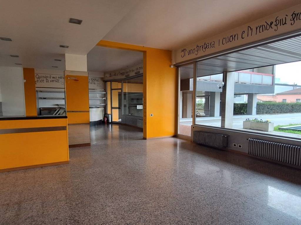 negozio in vendita a Bergamo in zona Malpensata