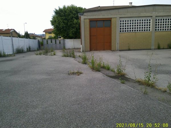 locale commerciale in vendita a Bergamo in zona Canovine