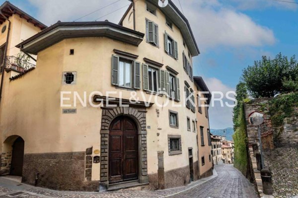 appartamento in vendita a Bergamo in zona Città Alta