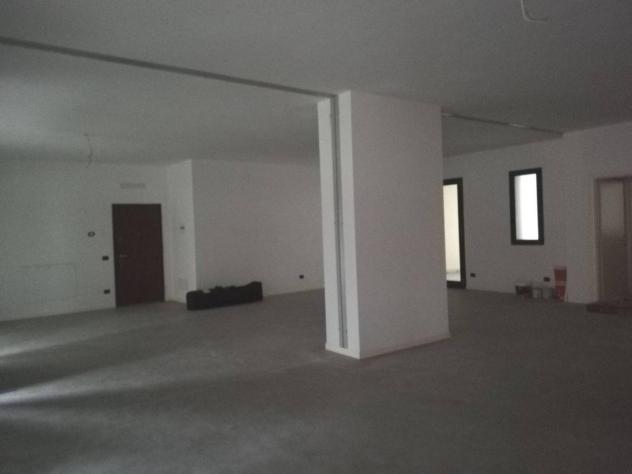 negozio in vendita a Bergamo in zona Bergamo Centro