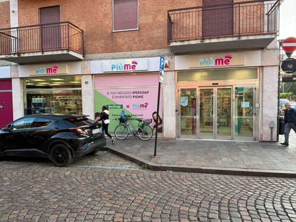 negozio in vendita a Bergamo in zona Redona