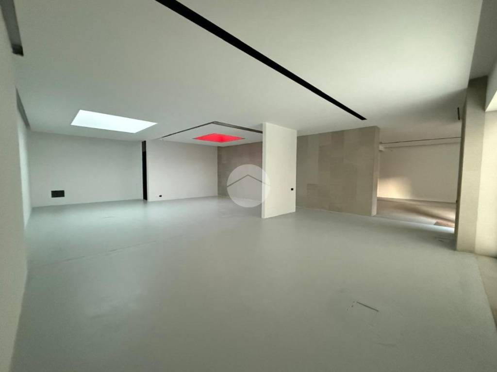 negozio in vendita a Bergamo in zona Bergamo Centro