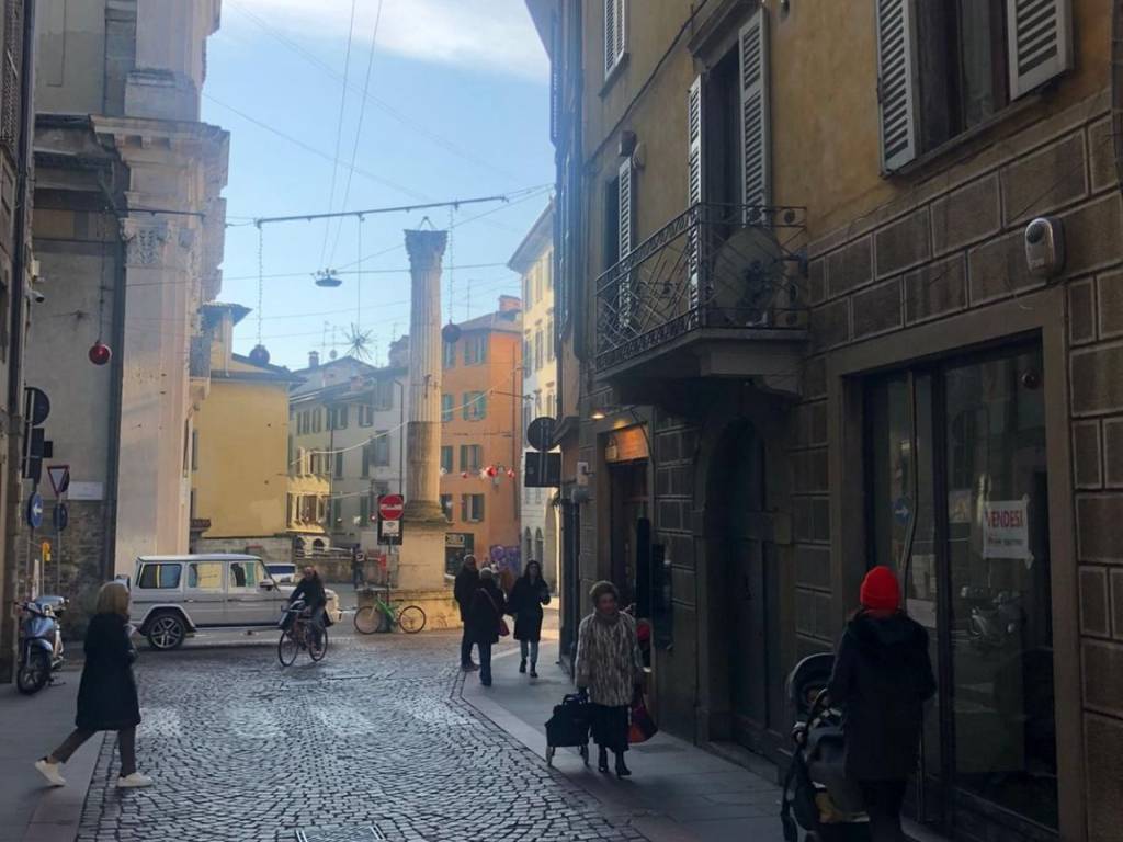 negozio in vendita a Bergamo in zona Borgo Palazzo