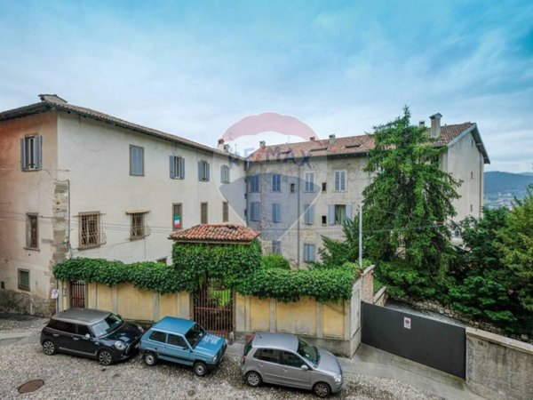 appartamento in vendita a Bergamo in zona Città Alta