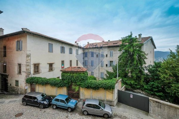 appartamento in vendita a Bergamo in zona Città Alta