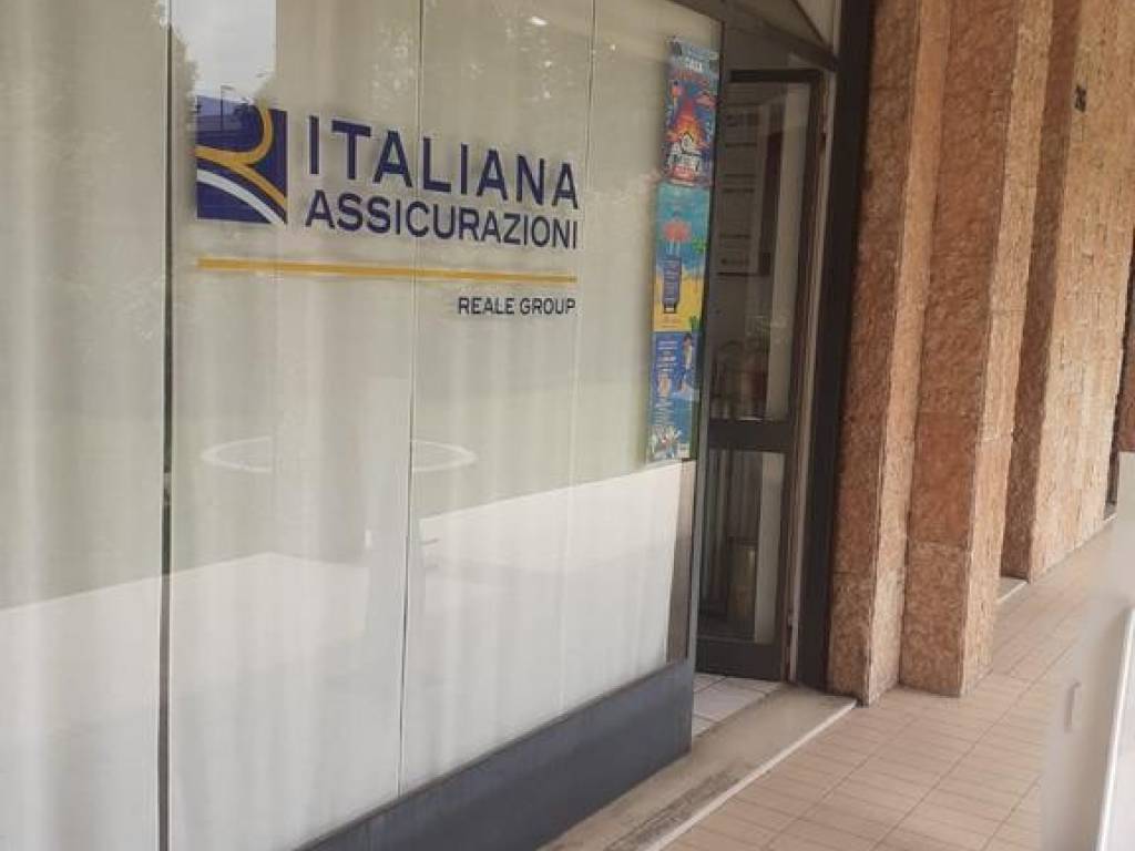 negozio in vendita a Bergamo in zona Longuelo