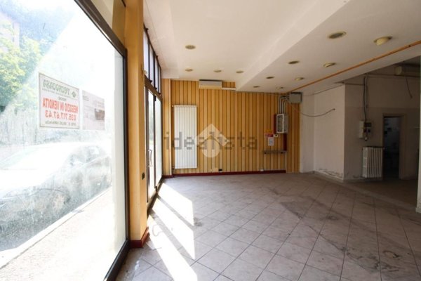 negozio in vendita a Bergamo in zona Loreto