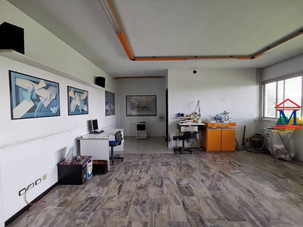 ufficio in vendita a Bergamo in zona Longuelo