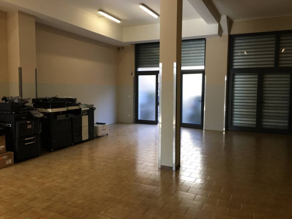 negozio in vendita a Bergamo in zona Borgo Palazzo
