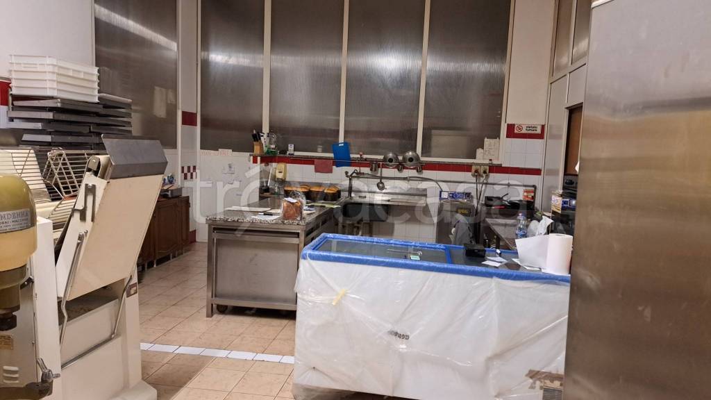 negozio in vendita a Bergamo in zona Canovine