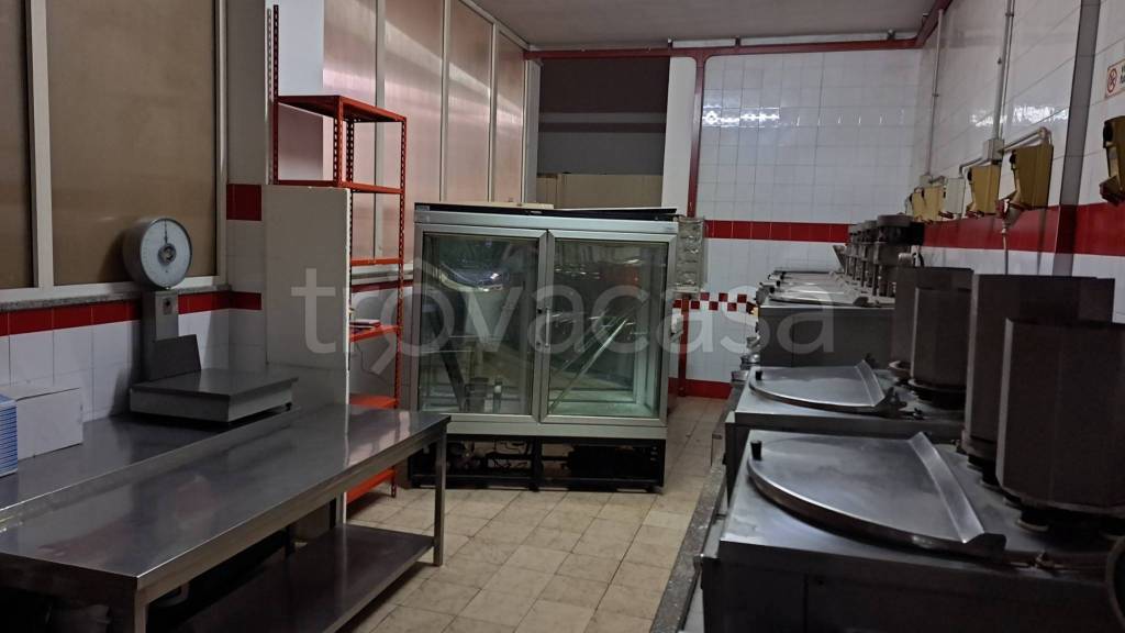 negozio in vendita a Bergamo in zona Canovine