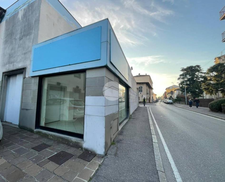 negozio in vendita a Bergamo in zona Malpensata