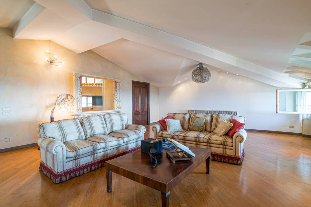 appartamento in vendita a Bergamo in zona Città Alta
