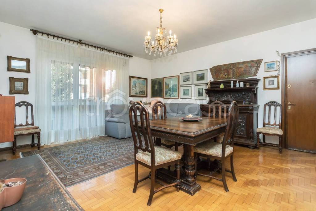 appartamento in vendita a Bergamo in zona Borgo Santa Caterina