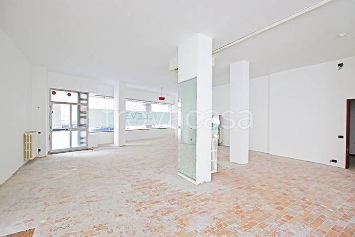 negozio in vendita a Bergamo in zona Bergamo Centro