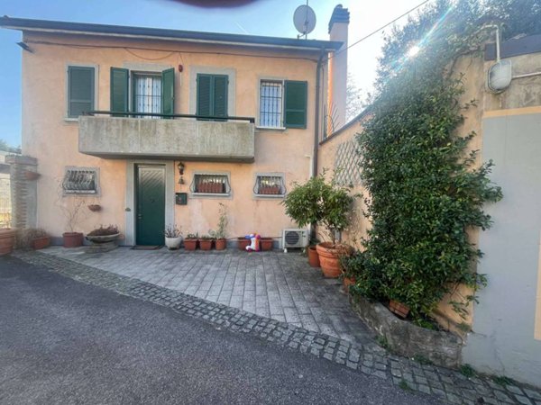 casa indipendente in vendita a Bergamo in zona Canovine