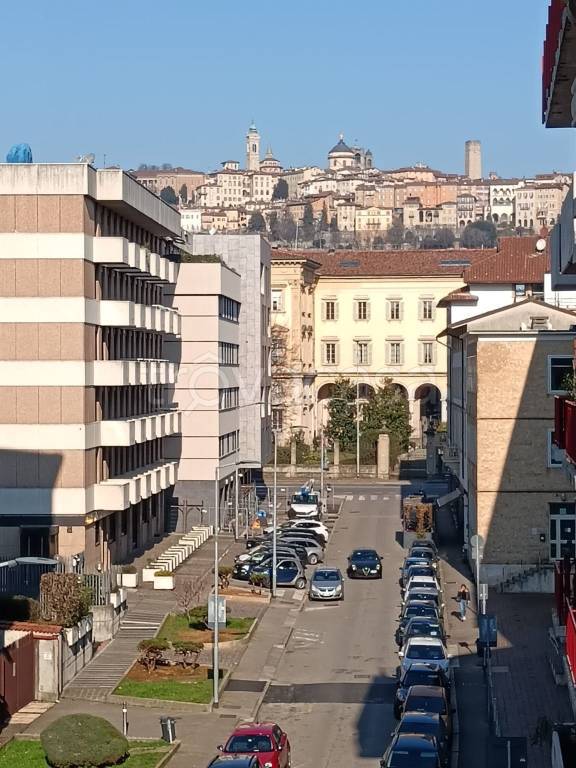 appartamento in vendita a Bergamo in zona Bergamo Centro