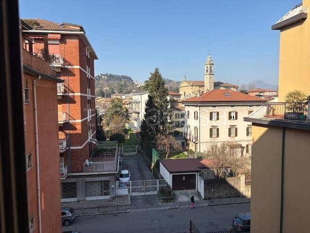 appartamento in vendita a Bergamo in zona Borgo Santa Caterina