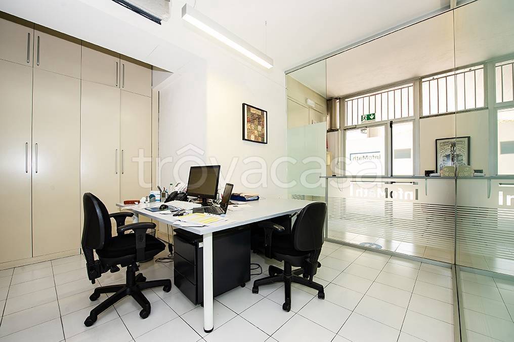 ufficio in vendita a Bergamo in zona Redona