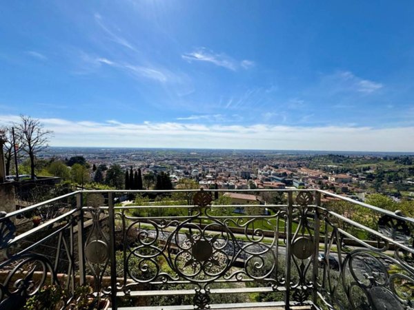 appartamento in vendita a Bergamo in zona Città Alta