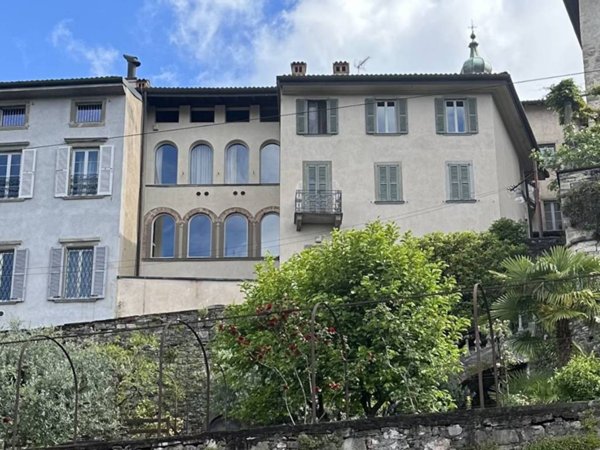 appartamento in vendita a Bergamo in zona Città Alta