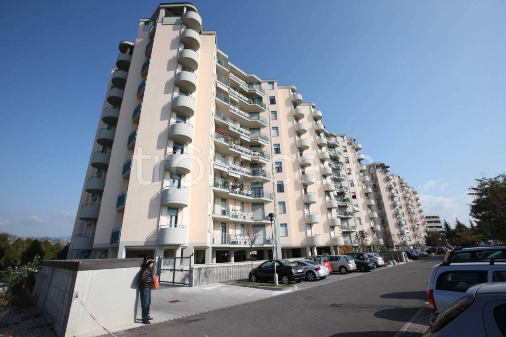 appartamento in vendita a Bergamo in zona Canovine