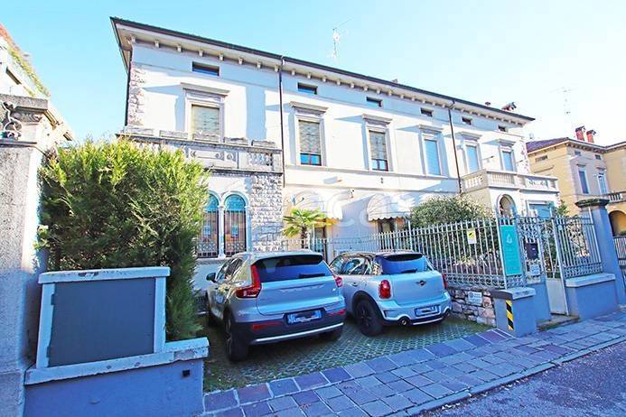 appartamento in vendita a Bergamo in zona Borgo Pignolo