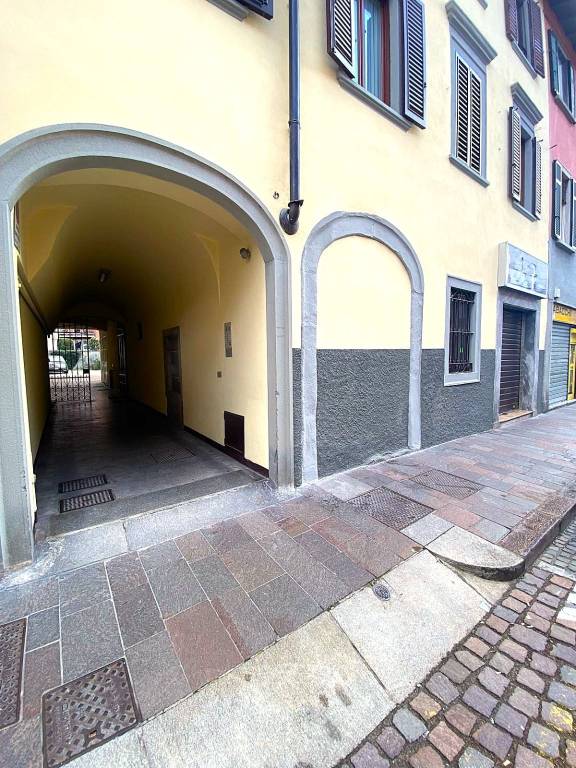 negozio in vendita a Bergamo in zona Borgo Santa Caterina