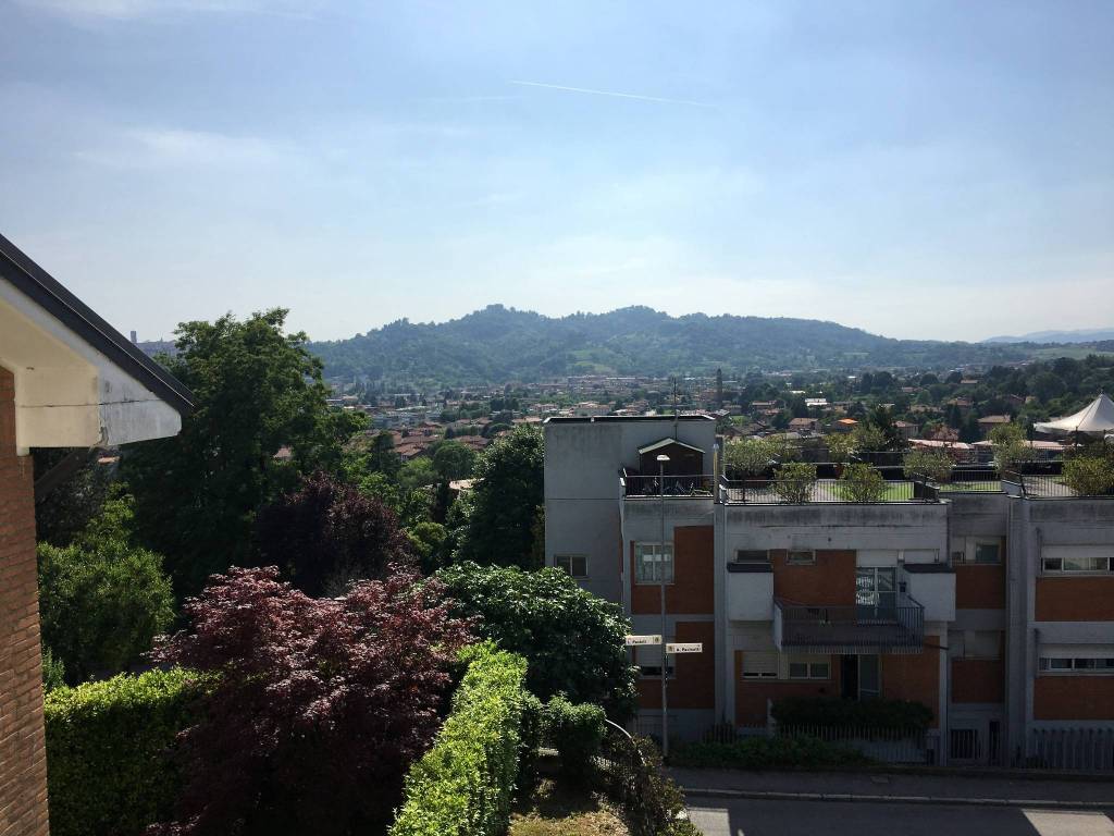 appartamento in vendita a Bergamo in zona Monterosso