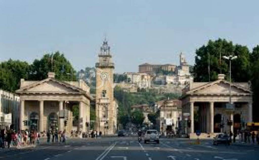 negozio in vendita a Bergamo in zona Bergamo Centro