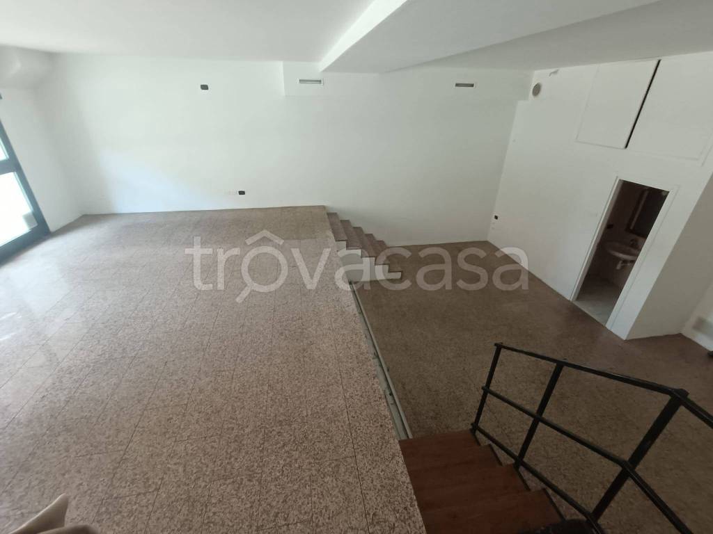 negozio in vendita a Bergamo in zona Bergamo Centro