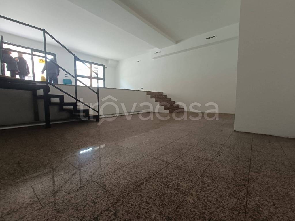 negozio in vendita a Bergamo in zona Bergamo Centro