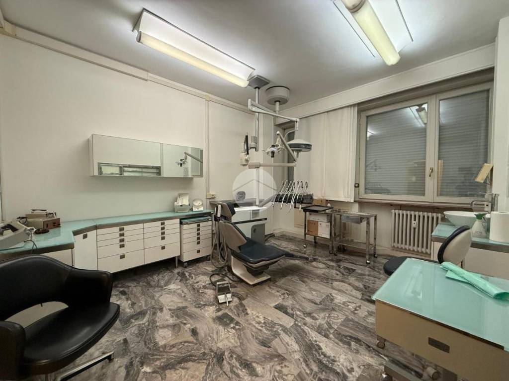 ufficio in vendita a Bergamo in zona Bergamo Centro