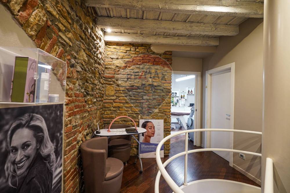 negozio in vendita a Bergamo in zona Borgo Palazzo