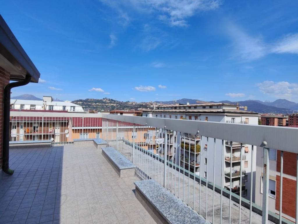 appartamento in vendita a Bergamo in zona Colognola