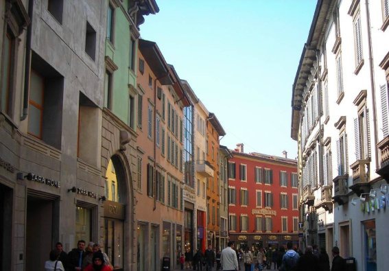 negozio in vendita a Bergamo in zona Bergamo Centro