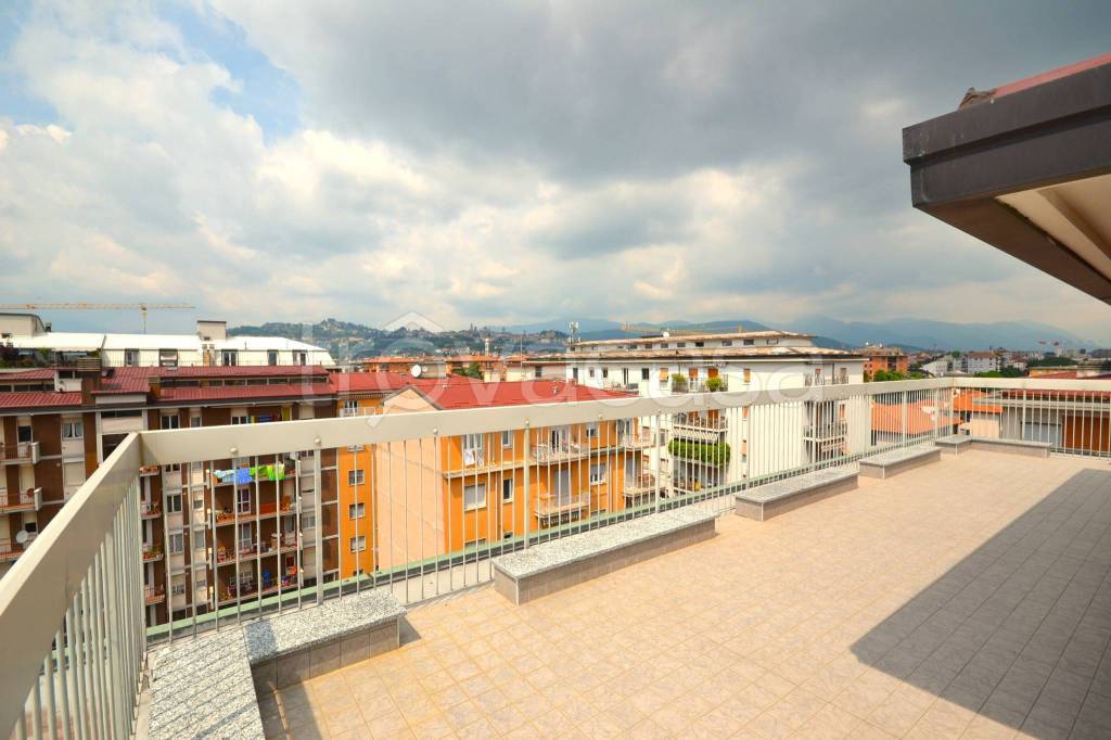 appartamento in vendita a Bergamo in zona Canovine