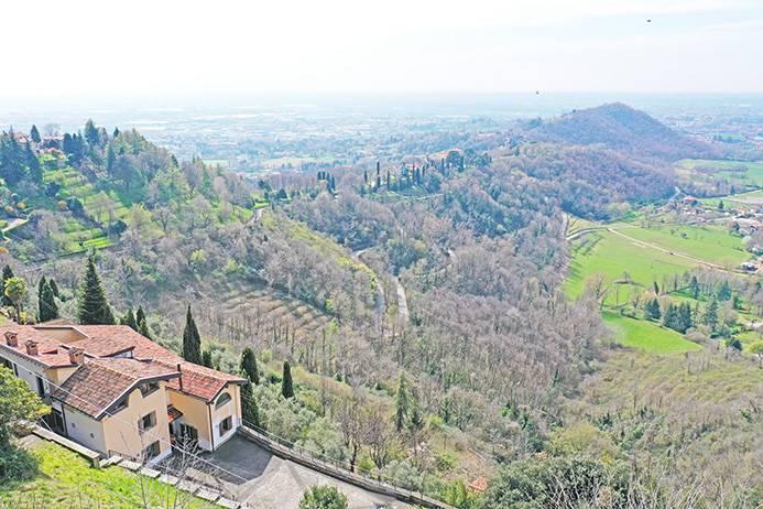 villa in vendita a Bergamo in zona Città Alta