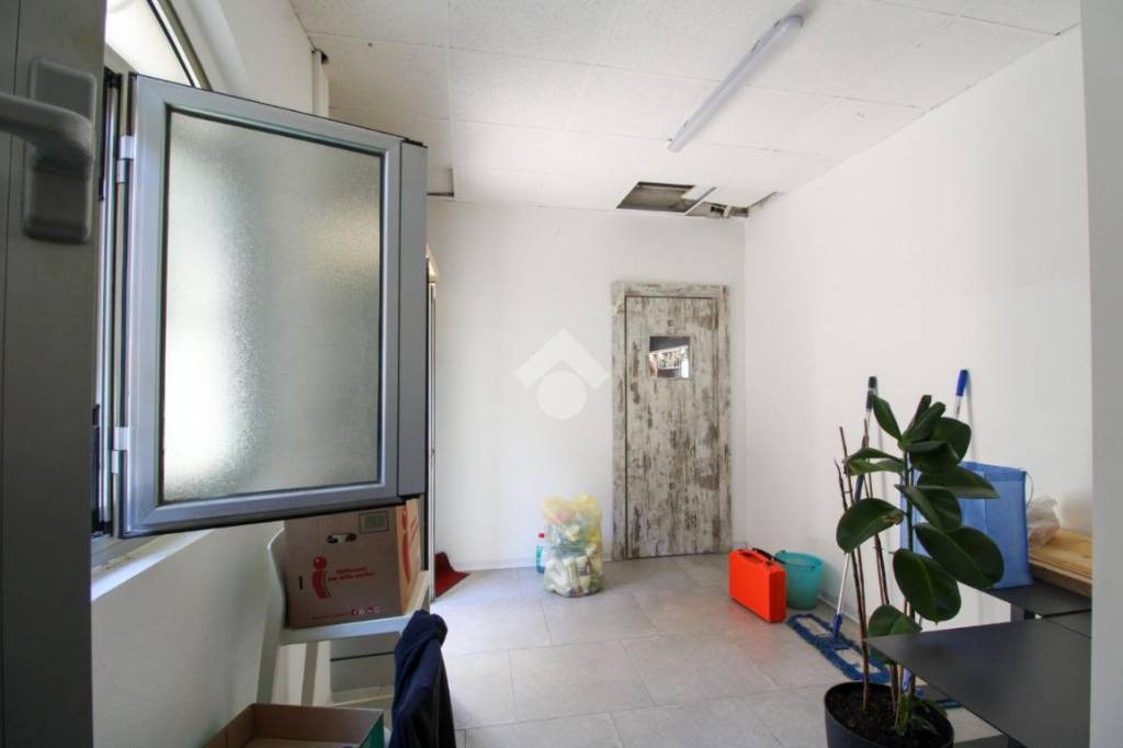 negozio in vendita a Bergamo in zona Canovine