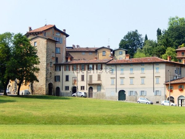appartamento in vendita a Bergamo in zona Città Alta