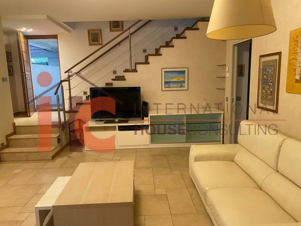 casa indipendente in vendita a Bergamo in zona Conca Fiorita