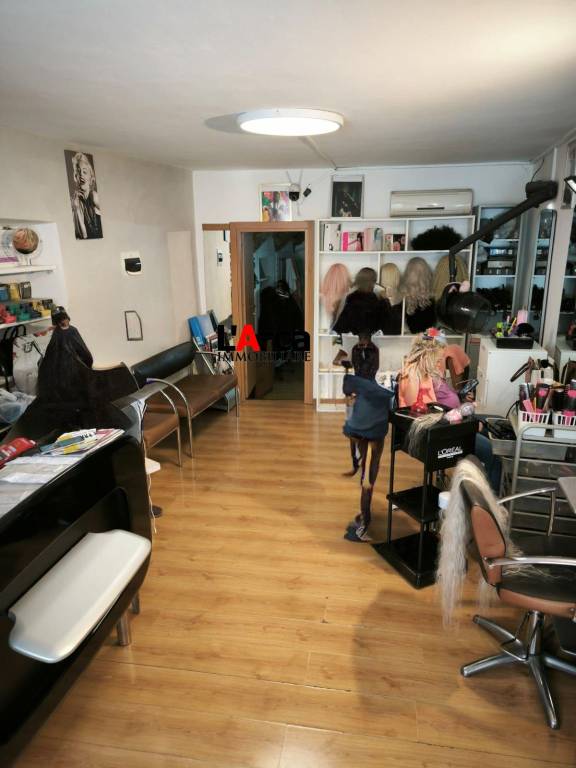 negozio in vendita a Bergamo in zona Borgo Palazzo