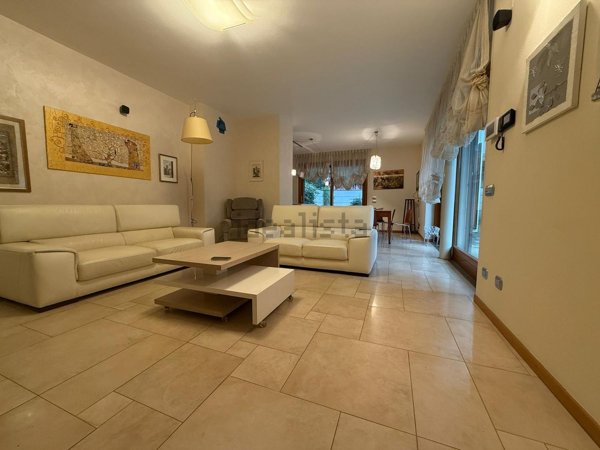 casa indipendente in vendita a Bergamo in zona Conca Fiorita