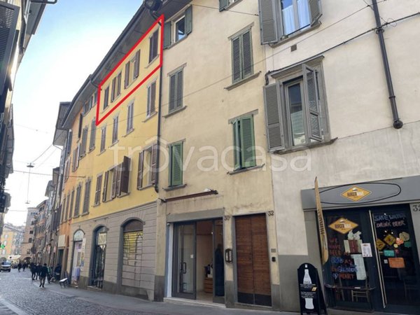appartamento in vendita a Bergamo in zona Città Alta