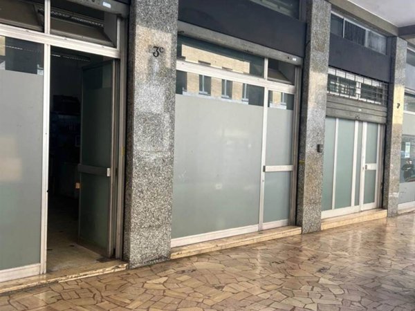 negozio in vendita a Bergamo in zona Borgo Palazzo