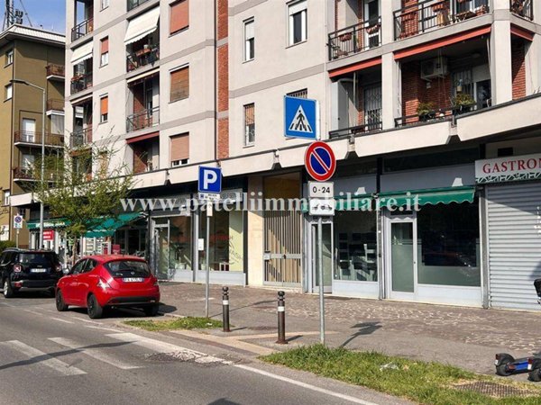 negozio in vendita a Bergamo in zona Longuelo