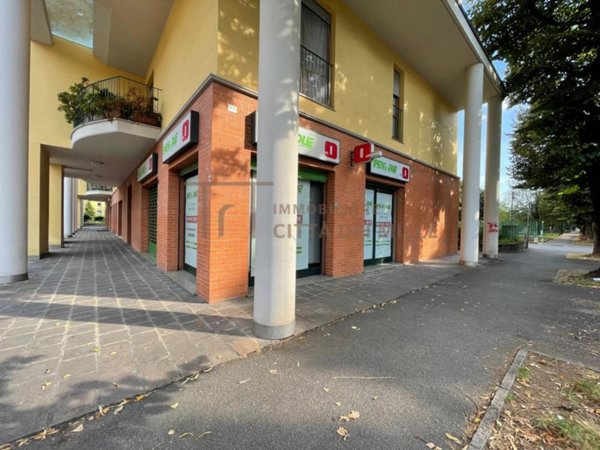 negozio in vendita a Bergamo in zona Celadina