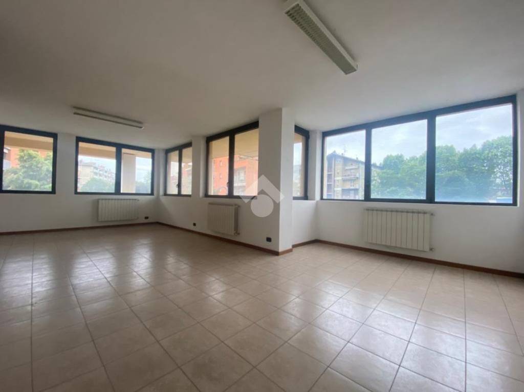 ufficio in vendita a Bergamo in zona Borgo Palazzo